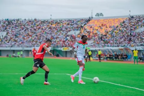 في المدرجات.. وفاة مشجع لبوركينا فاسو خلال مباراة مصر